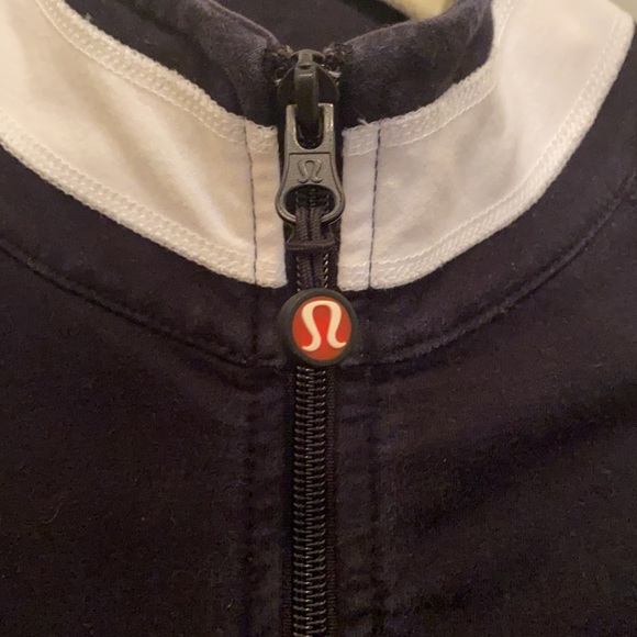 Lululemon size 4 Black & White fitted jacket - Picture 2 of 5